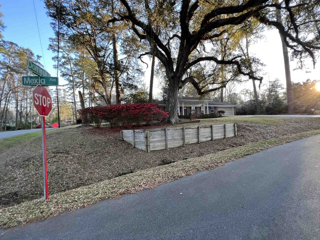 Building Photo - 2401 Mexia Ave
