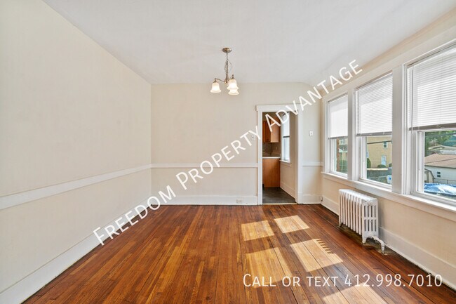 Building Photo - 2451 Wedgemere St