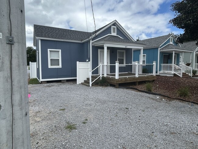 Building Photo - Cute Historical Home Near Joe Patties