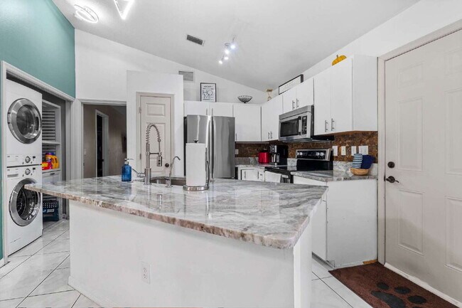 Building Photo - Updated 3BR Home with Fenced Backyard & Great Kitchen