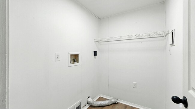 Building Photo - New 3 bedroom listing!