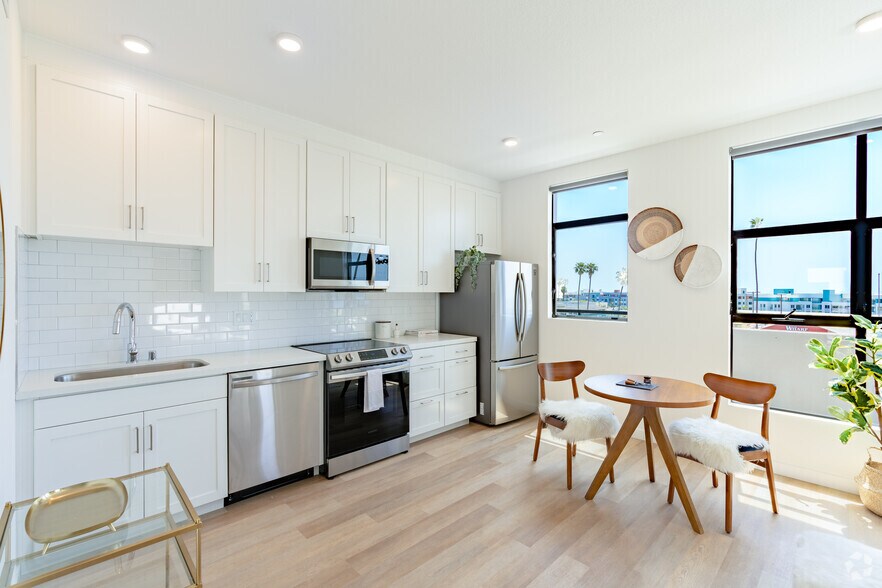 The Kalthom Building 214 S Kalorama St Ventura CA 93001 Apartment