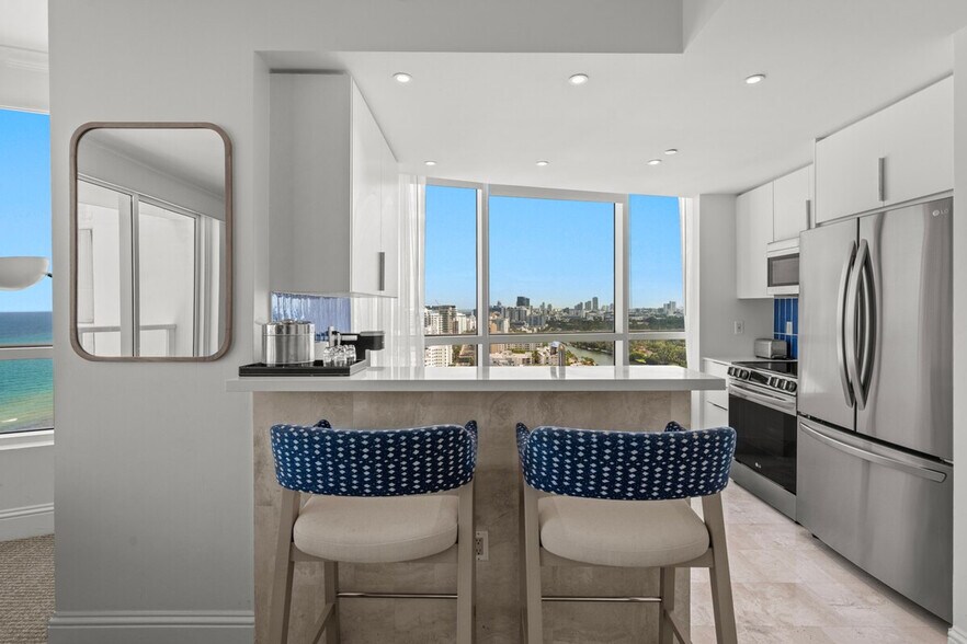 Building Photo - 4441 Collins Ave