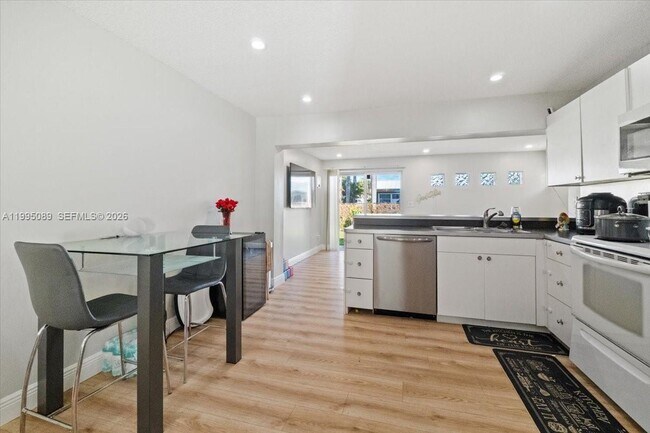 Building Photo - 5402 NW 25th Terrace