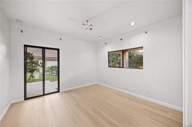 Building Photo - 673 S Mentor Ave