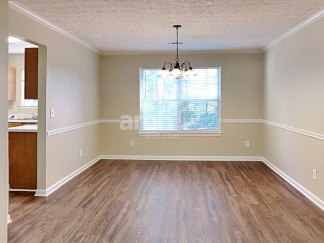 Building Photo - 1905 Barnett W Ct NE