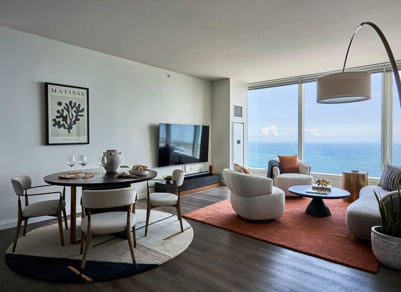 Primary Photo - 1000 S Michigan Ave