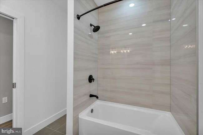 Building Photo - 1013 S 51st St