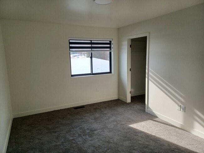 Building Photo - 3217 Fairfax St