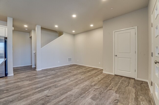 Building Photo - 3 bed, 2.5 bath Townhome in Mosaic Neighborhood