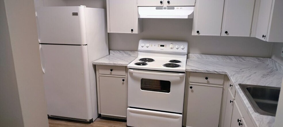 Building Photo - 8150 Troost Ave