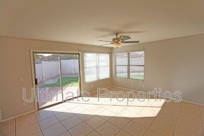 Building Photo - 10526 W Via Del Sol