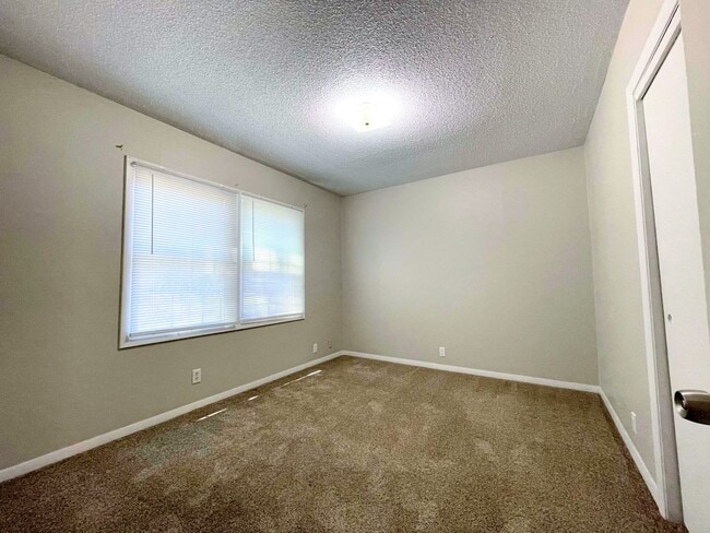 Building Photo - Nice 4 bedroom Home