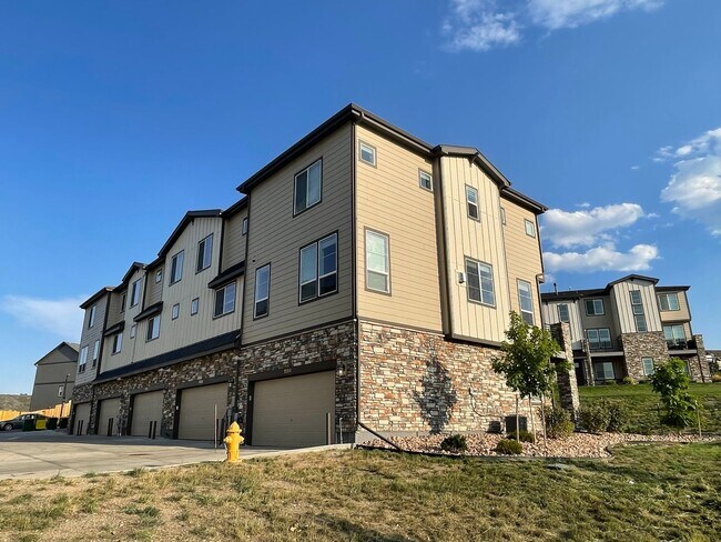 Building Photo - The Lifestyle You Seek!