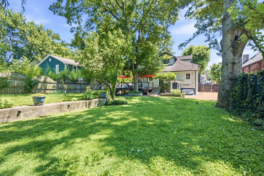 Building Photo - 1305 Greenwood Ave