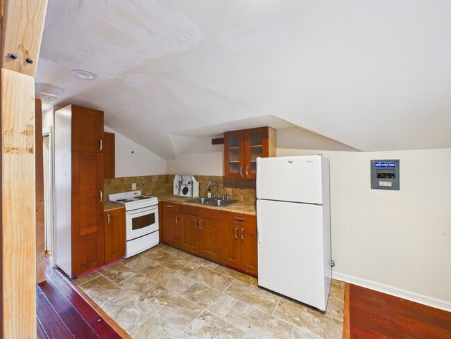 Building Photo - 1206 E 30th St