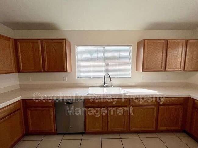 Building Photo - 66028 Mission Lakes Blvd