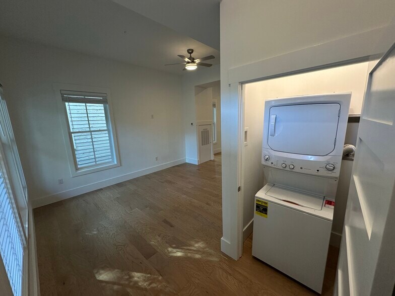 Primary Photo - 530 E Park Ave