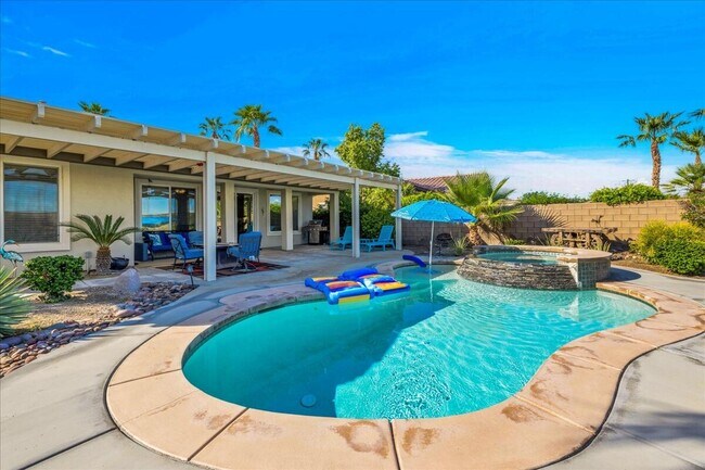 Building Photo - 60636 Desert Shadows Dr