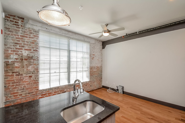 Building Photo - Burr Lofts