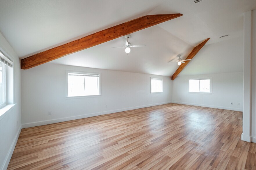 upstairs family/game room - 14607 Dominic Rd NE