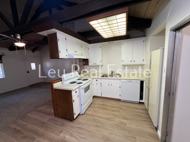 Building Photo - 4844 Golden St
