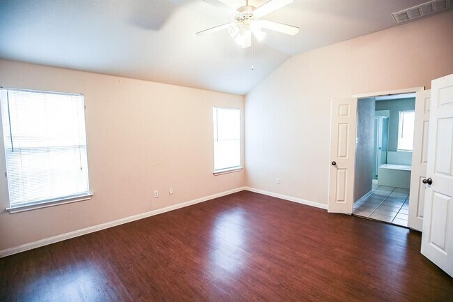 Building Photo - 111 Carriage Way