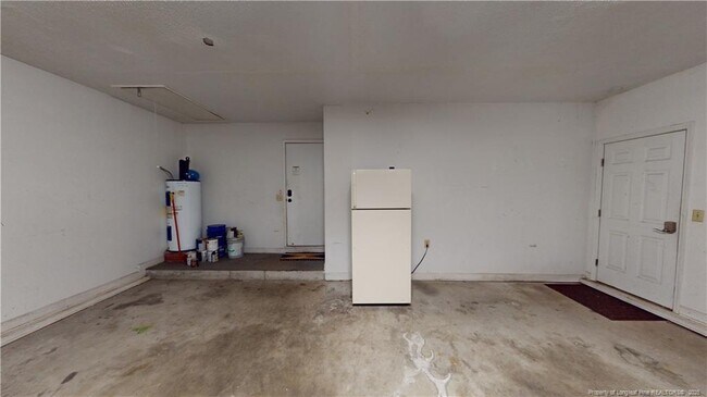 Building Photo - 10 Emerald Ln