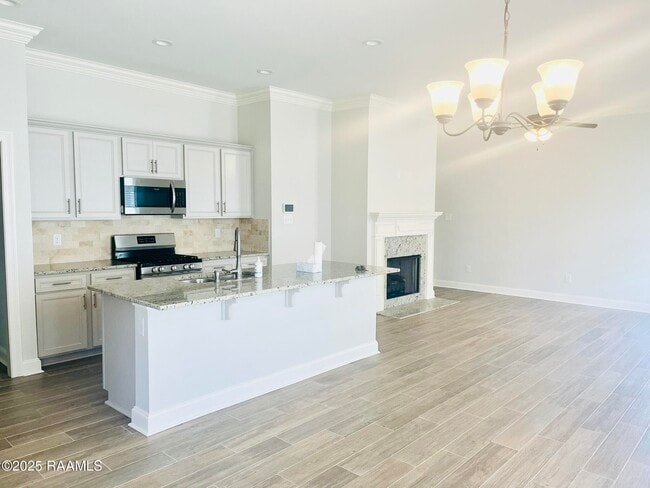 Building Photo - 6217 Lake Edge Dr