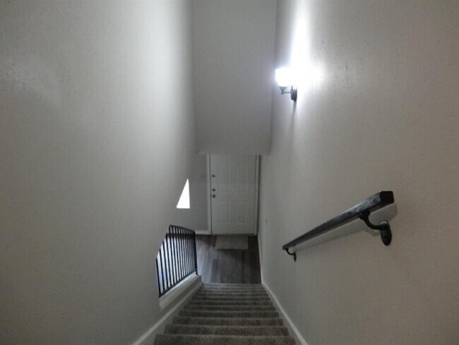 Building Photo - 15521 Weldon Dr