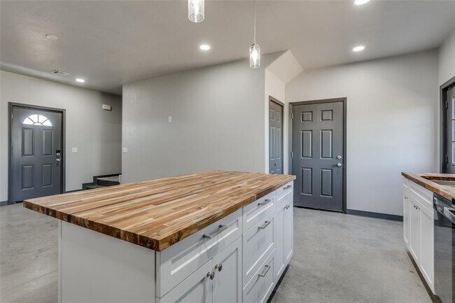 Building Photo - 12571 US-77