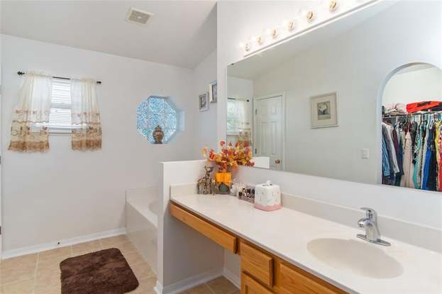 Building Photo - 12612 Lake Vista Dr