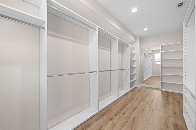 Building Photo - 9204 S Nobel Way