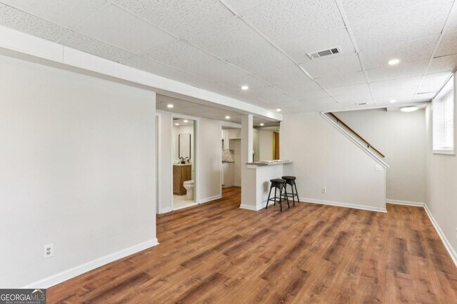 Building Photo - 2888 Bonanza Dr