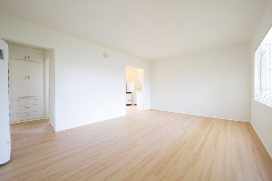 Building Photo - 669 Levering Ave