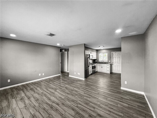 Building Photo - 121 Gordon Ave S