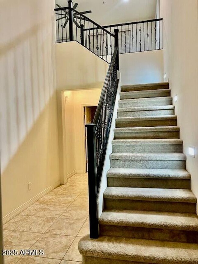 Building Photo - Gorgeous 4 bed 3.5 bath with Pool/Spa and ...