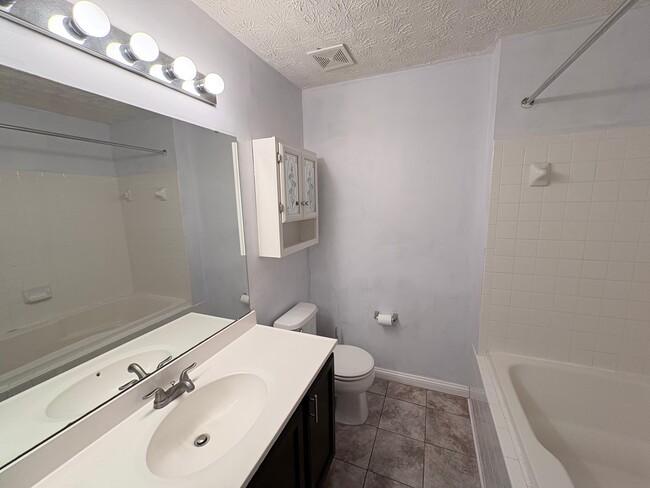 Building Photo - 577 MacIntosh Cir