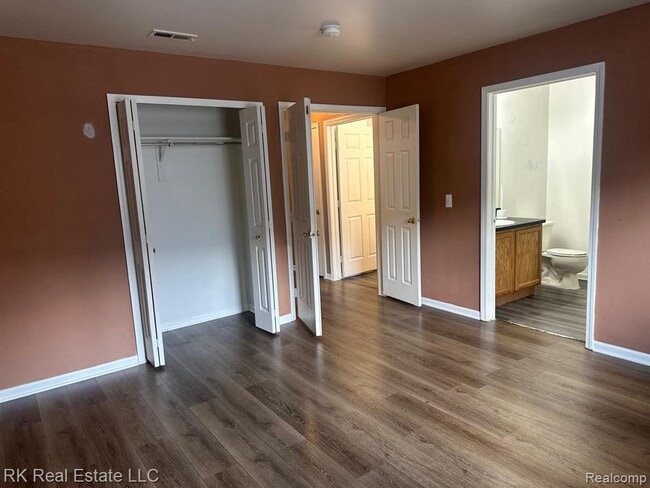 Building Photo - 3581 Reeves Dr