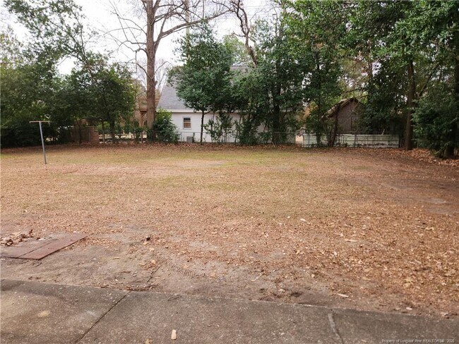 Building Photo - 3923 Glenridge Rd