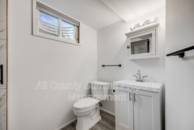 Building Photo - 2299 Zinnia Way