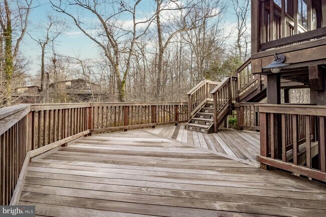 Building Photo - 8815 Surrey Ct