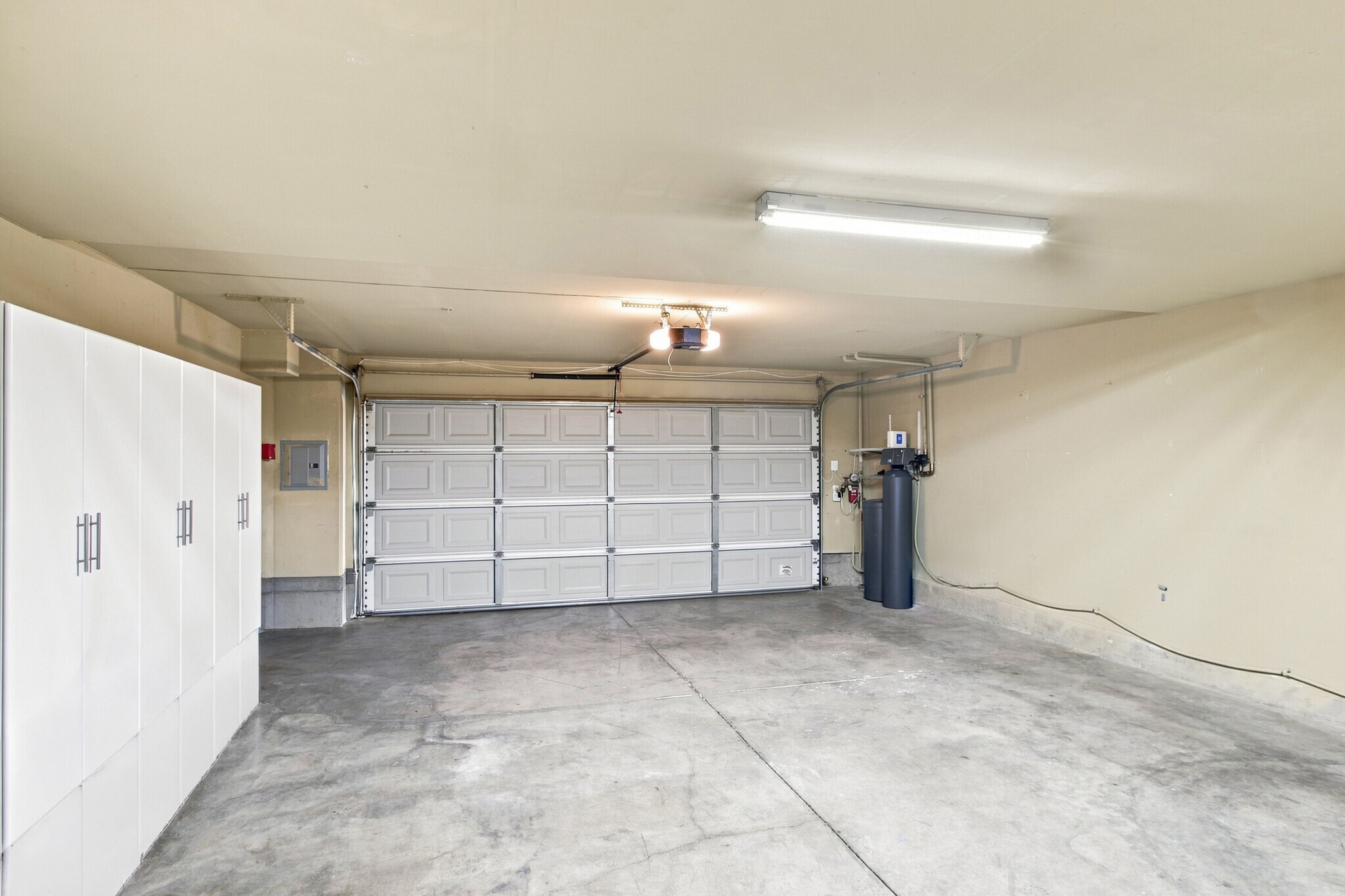 Building Photo - 37 Esfahan Dr