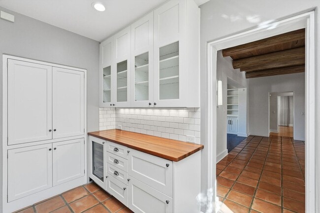 Building Photo - Elegant 3-Bedroom Home in Historic Tucson