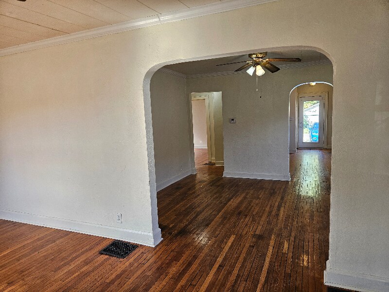 Building Photo - 1008 Muncie