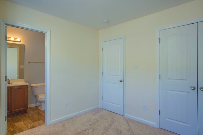 Building Photo - 113 Beacon Woods Dr