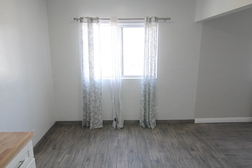 Building Photo - 3247 W Century Blvd