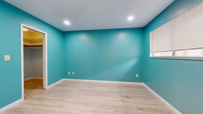 Building Photo - Rumble1617/1619