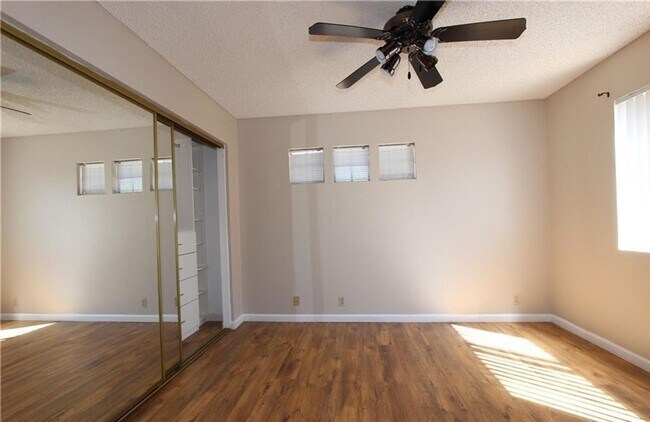 Building Photo - Gorgeous & Open Floor Plan House 4.Bed+3.B...