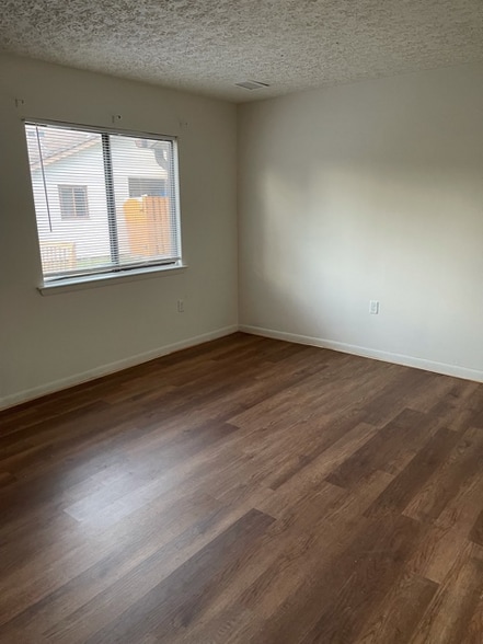 Building Photo - 8000 Jinetes Ct